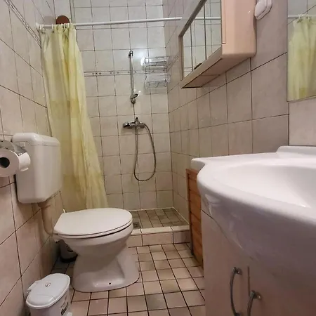 Apartment Mit Pool Direkt Am Balatonmariafurdo