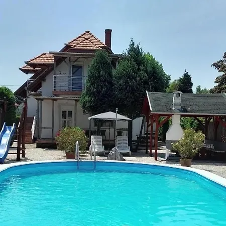 Apartment Mit Pool Direkt Am