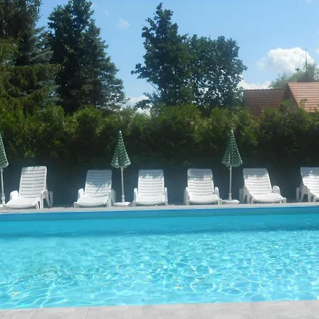 Mit Pool Direkt Am شقة Balatonmáriafürdő